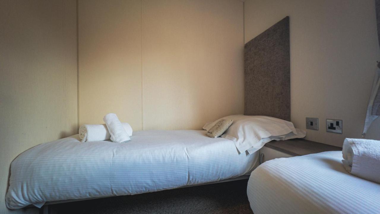 Hazel Oaks, Beautiful Lodge With Hot Tub - Sleeps 6 - Felmoor Park Morpeth Exterior photo