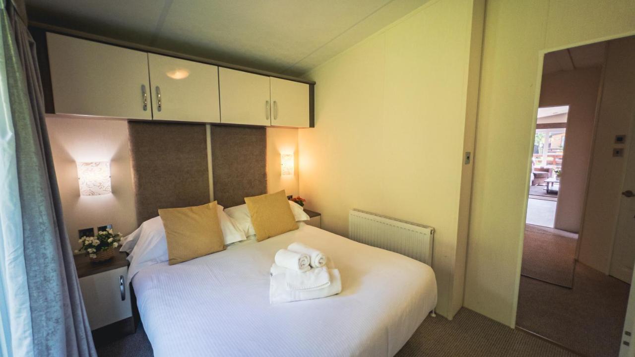 Hazel Oaks, Beautiful Lodge With Hot Tub - Sleeps 6 - Felmoor Park Morpeth Exterior photo